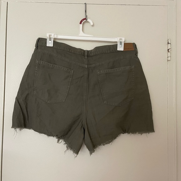 American Eagle AEO Highest Rise Mom Short 18 - Picture 2 of 6